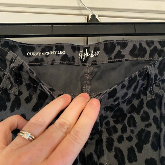 Size 14 tapered leg, curvy pants. NWOT. Animal print in black/gray jeggin… - Picture 4 of 12